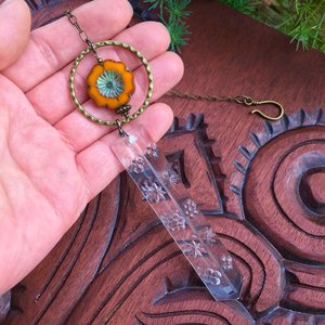 Vintage Crystal Prism Suncatcher: Flower Theme Window Garden Decor